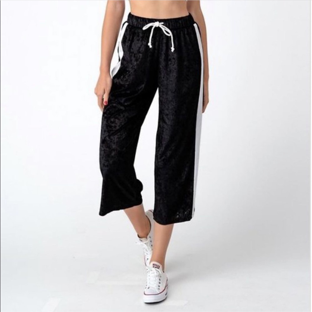 Wide Leg Cropped Crushed Velvet Loungewear‎ Pants
